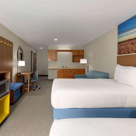 Days Inn By Wyndham Hillsboro Exterior photo
