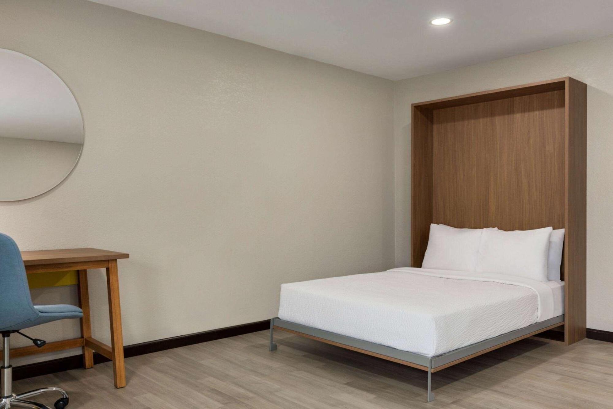Days Inn By Wyndham Hillsboro Exterior photo