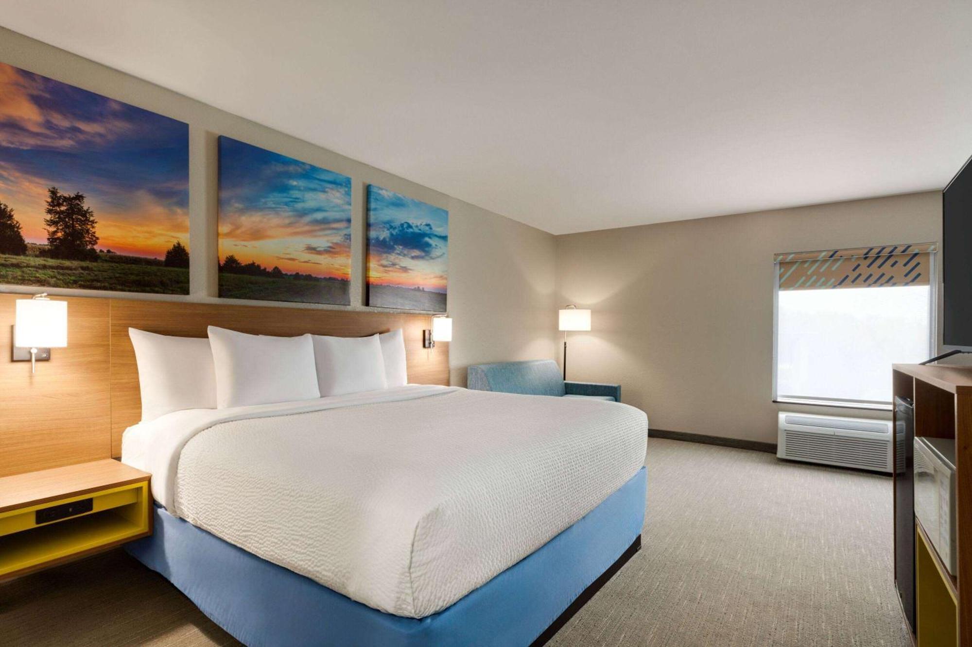 Days Inn By Wyndham Hillsboro Exterior photo