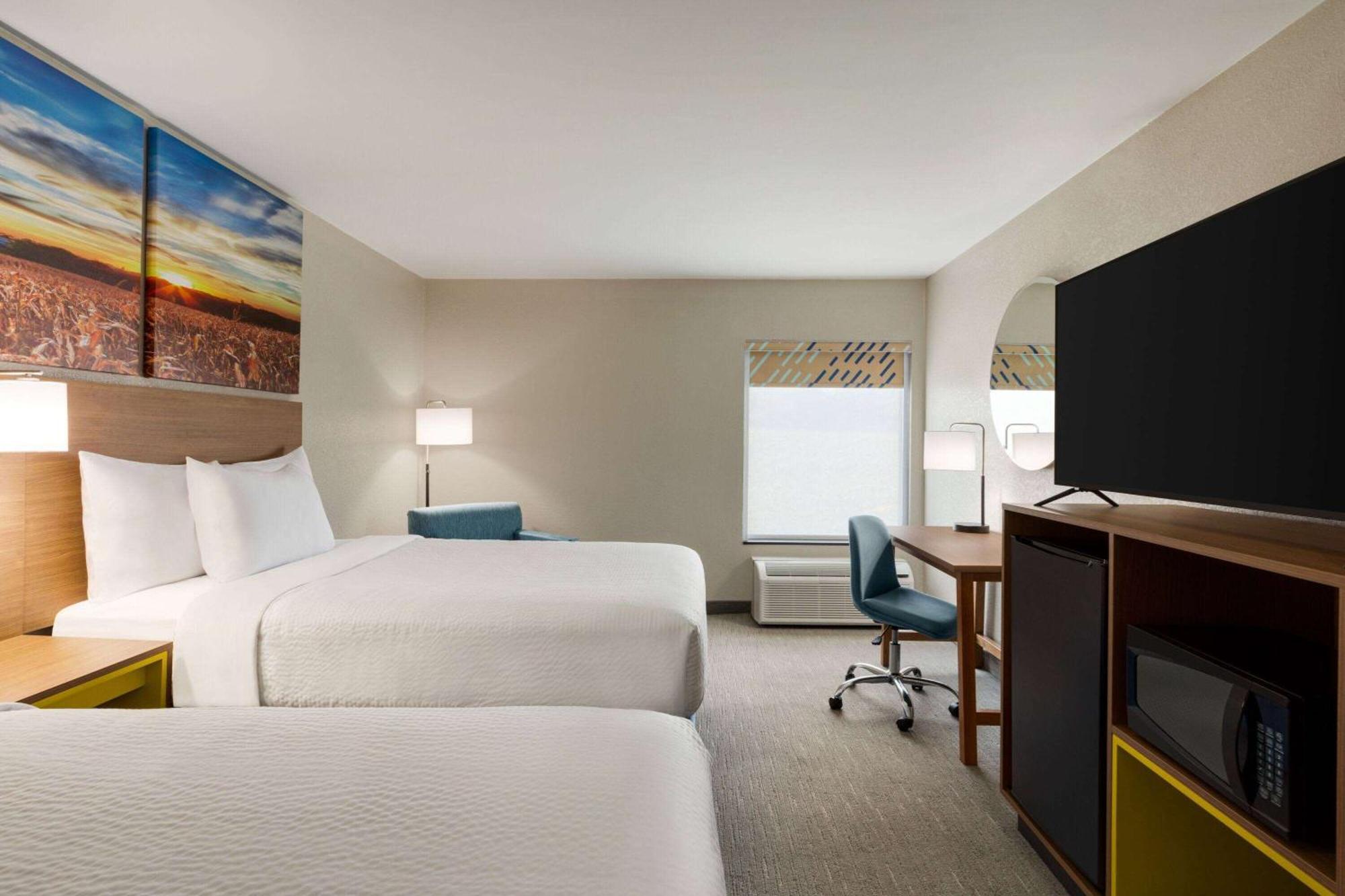 Days Inn By Wyndham Hillsboro Exterior photo