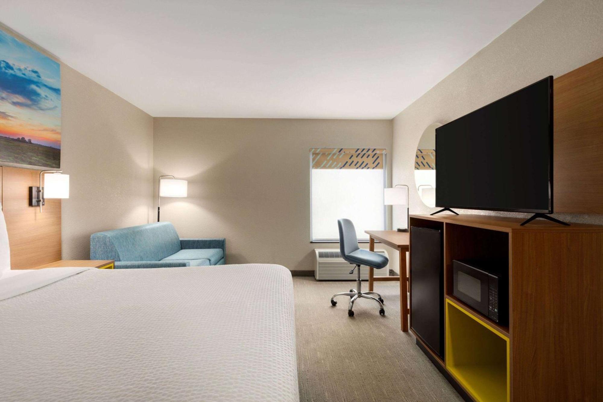 Days Inn By Wyndham Hillsboro Exterior photo