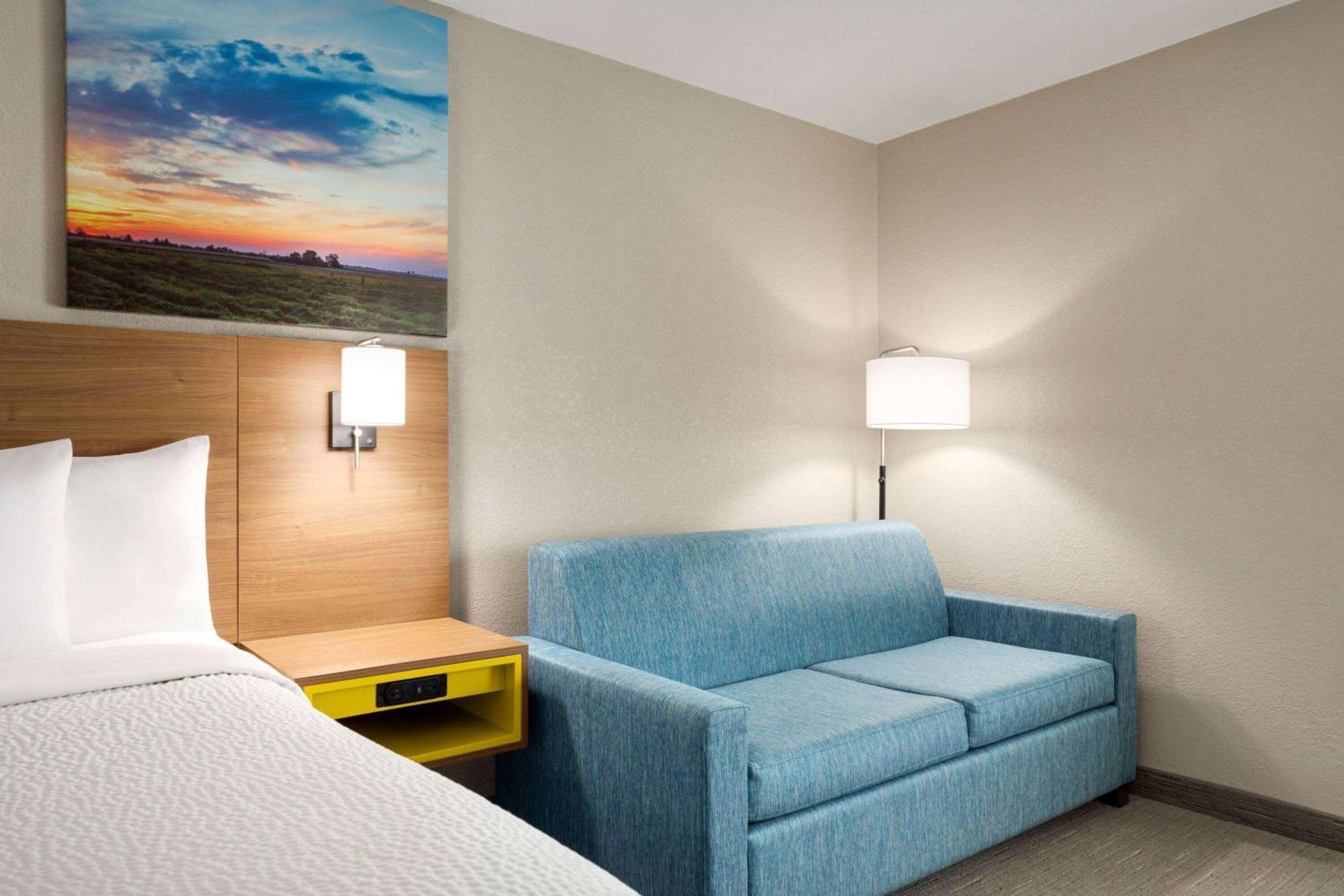 Days Inn By Wyndham Hillsboro Exterior photo